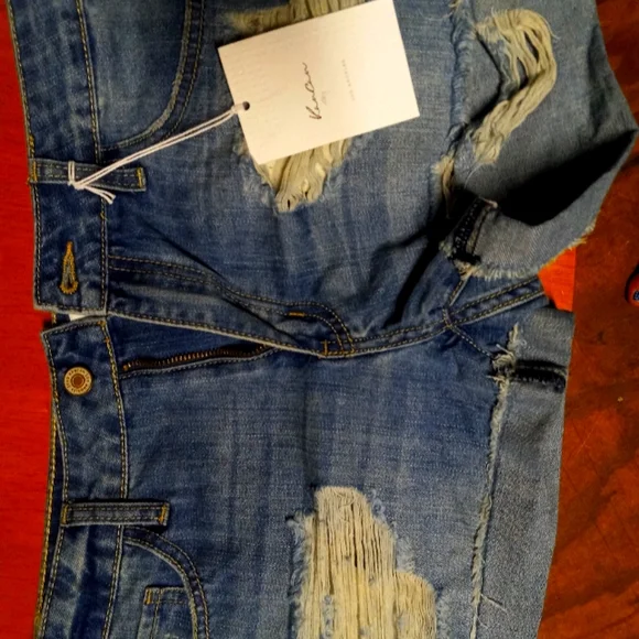 KanCan mid rise shorts - Picture 1 of 3